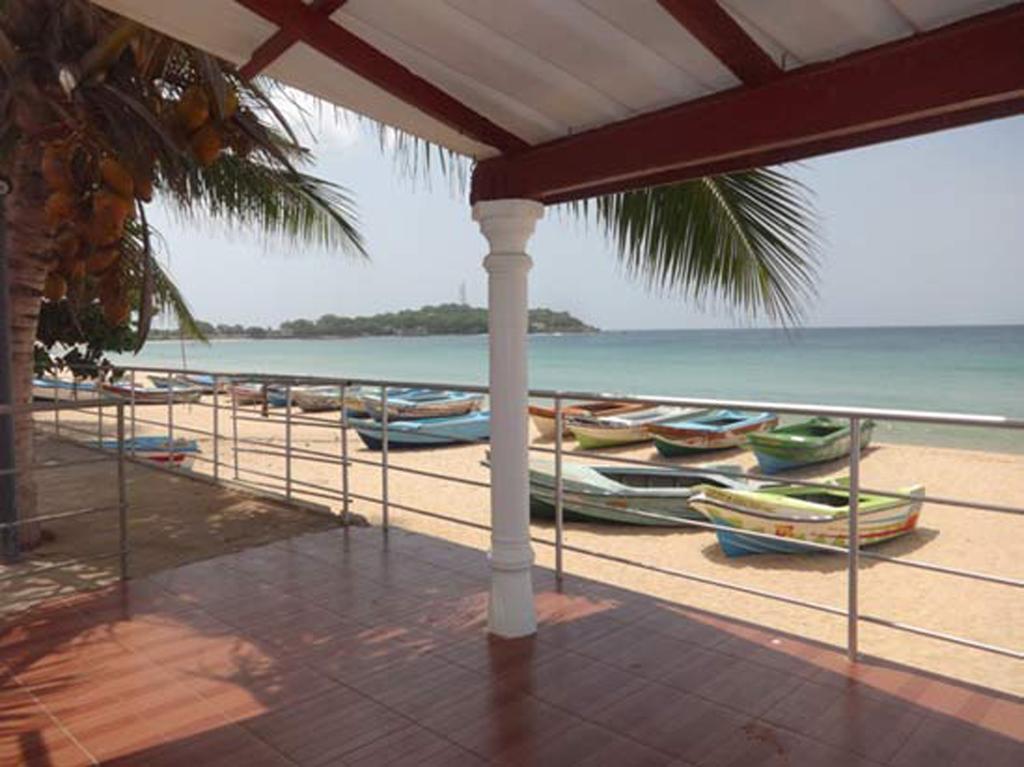 Dutch Bay Beach Cottages Trincomalee Exteriör bild