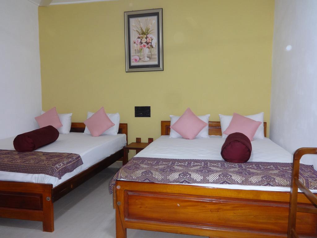 Dutch Bay Beach Cottages Trincomalee Exteriör bild