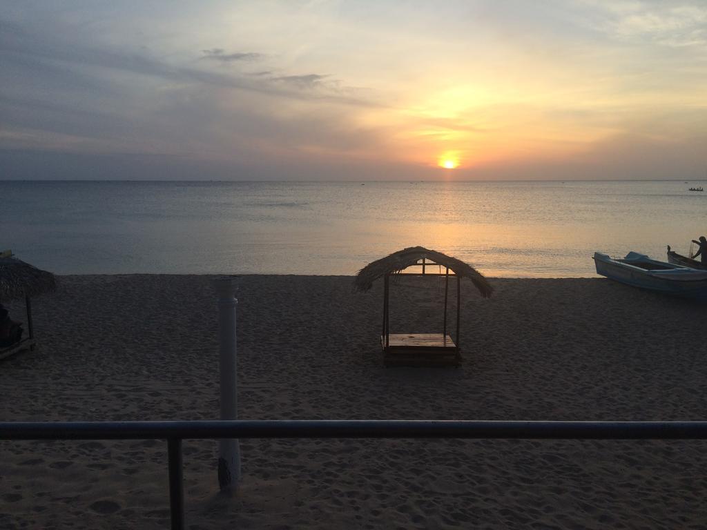 Dutch Bay Beach Cottages Trincomalee Exteriör bild